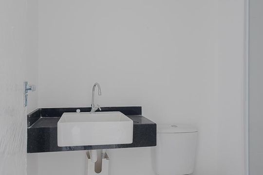 Banheiro de apartamento para alugar com 1 quarto, 25m² em Pinheiros, São Paulo