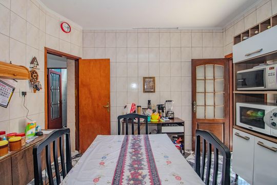 Cozinha de casa à venda com 2 quartos, 145m² em Petrópolis, Porto Alegre