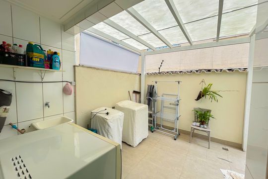 Apartamento à venda com 3 quartos, 178m² em Heliópolis, Belo Horizonte