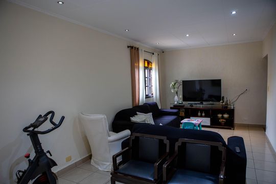 Casa para alugar com 3 quartos, 395m² em Jardim Pazini, São Paulo