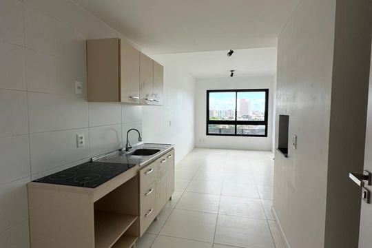 Cozinha de apartamento para alugar com 1 quarto, 47m² em Azenha, Porto Alegre