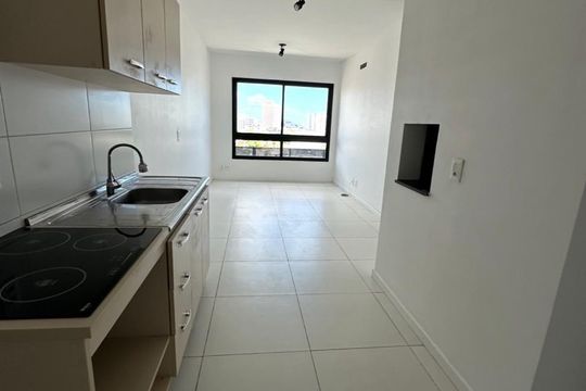 Cozinha de apartamento para alugar com 1 quarto, 47m² em Azenha, Porto Alegre