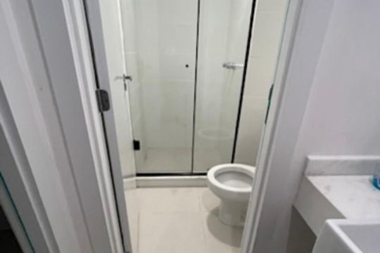Banheiro de apartamento para alugar com 1 quarto, 47m² em Azenha, Porto Alegre