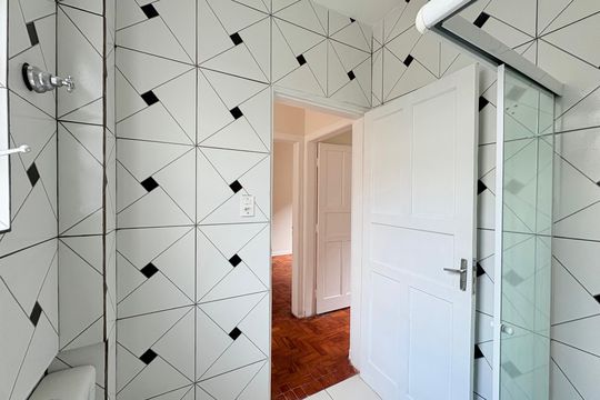 Banheiro de apartamento à venda com 2 quartos, 51m² em Santo Amaro, São Paulo