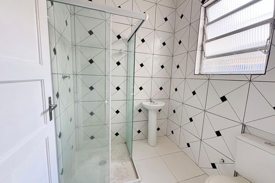 Banheiro de apartamento à venda com 2 quartos, 51m² em Santo Amaro, São Paulo