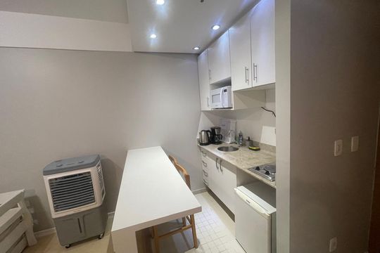 Cozinha de apartamento para alugar com 1 quarto, 35m² em Alphaville Industrial, Barueri