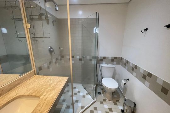 Banheiro de apartamento para alugar com 1 quarto, 35m² em Alphaville Industrial, Barueri