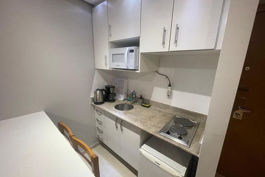 Cozinha de apartamento para alugar com 1 quarto, 35m² em Alphaville Industrial, Barueri