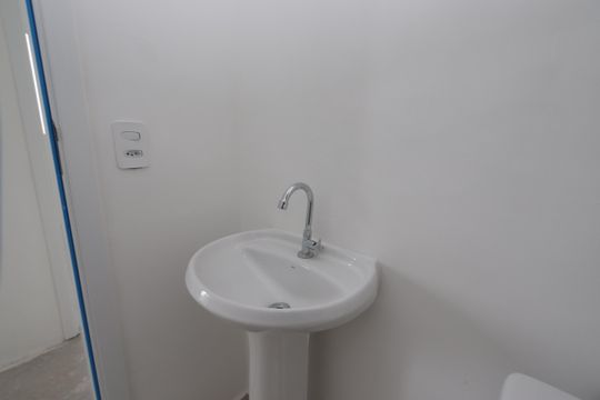 Banheiro de apartamento à venda com 2 quartos, 41m² em Vila Ema, São Paulo