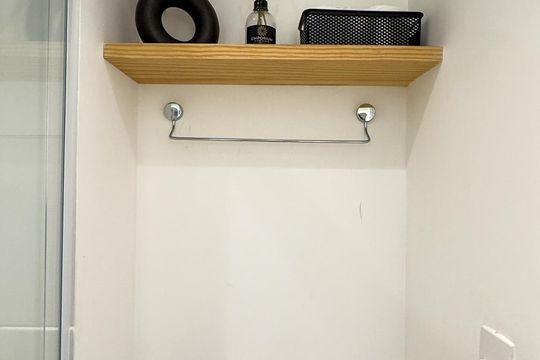 Banheiro de kitnet/studio para alugar com 1 quarto, 19m² em Jardim das Acacias, São Paulo