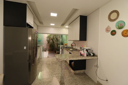 Cozinha de casa à venda com 3 quartos, 184m² em Pinheirinho, Santo André