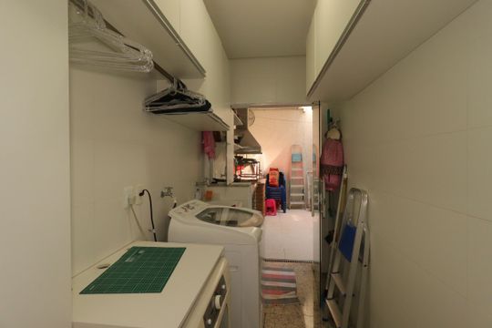 Área de Serviço de casa à venda com 3 quartos, 184m² em Pinheirinho, Santo André