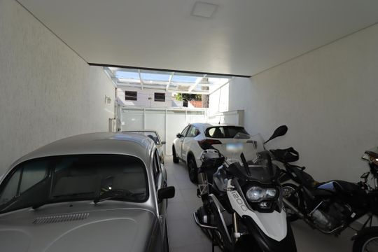 Garagem de casa à venda com 3 quartos, 184m² em Pinheirinho, Santo André