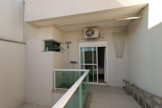 Varanda da Suíte 1 de casa à venda com 3 quartos, 184m² em Pinheirinho, Santo André