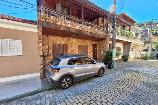 Casa à venda com 4 quartos, 400m² em Ponta Dareia, Niterói