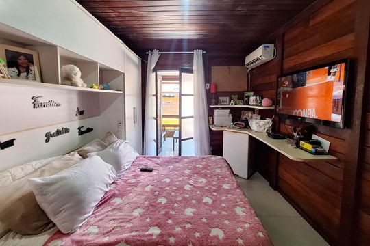 Suíte 1 de casa à venda com 4 quartos, 400m² em Ponta Dareia, Niterói