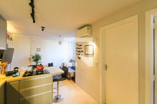 Cozinha de apartamento à venda com 2 quartos, 48m² em Mato Grande, Canoas
