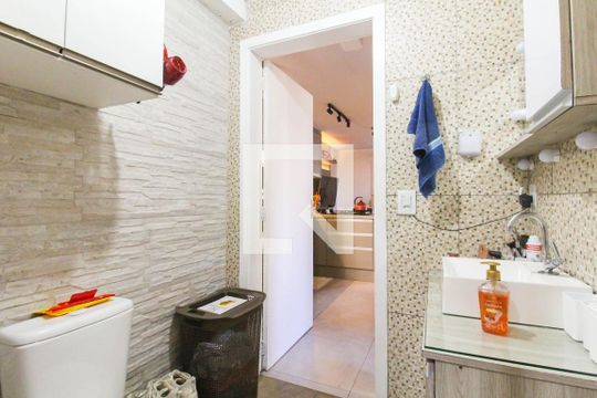 Banheiro de apartamento à venda com 2 quartos, 48m² em Mato Grande, Canoas