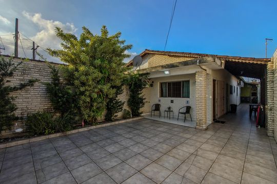 Garagem de casa para alugar com 2 quartos, 130m² em Nova Mirim, Praia Grande