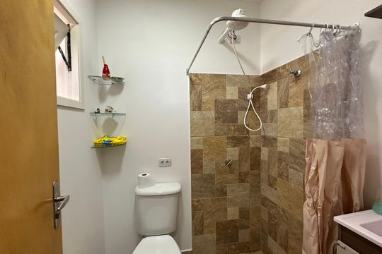 Banheiro 1 de casa à venda com 5 quartos, 300m² em Vila Pouso Alegre, Barueri