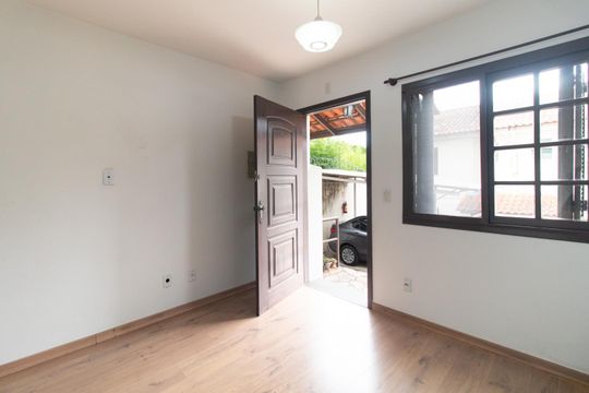 Sala de casa de condomínio para alugar com 3 quartos, 60m² em Vila Nova, Porto Alegre