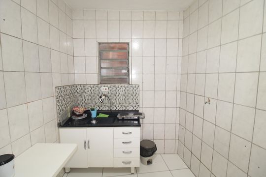 Cozinha de casa para alugar com 2 quartos, 90m² em Jardim Guarani, São Paulo