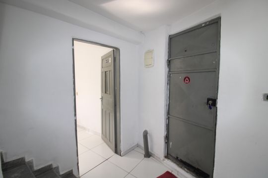 Corredor de casa para alugar com 2 quartos, 90m² em Jardim Guarani, São Paulo