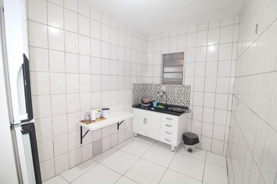 Cozinha de casa para alugar com 2 quartos, 90m² em Jardim Guarani, São Paulo