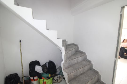 Corredor de casa para alugar com 2 quartos, 90m² em Jardim Guarani, São Paulo