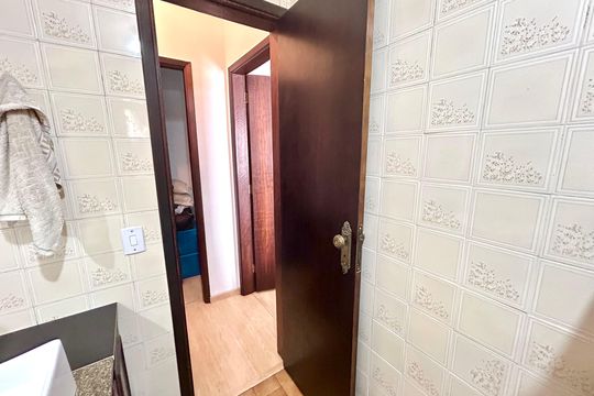 Banheiro  de apartamento à venda com 2 quartos, 82m² em Vila Camargos, Guarulhos