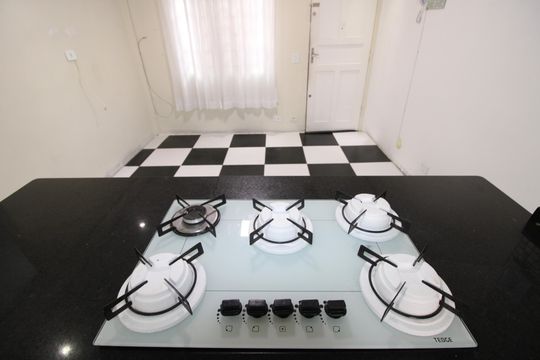 Cozinha de apartamento para alugar com 2 quartos, 48m² em Jardim Nélia, São Paulo