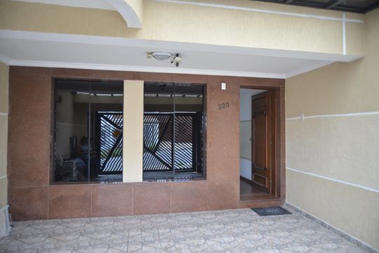 Garagem de casa à venda com 3 quartos, 225m² em Vila Scarpelli, Santo André