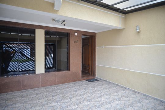 Garagem de casa à venda com 3 quartos, 225m² em Vila Scarpelli, Santo André