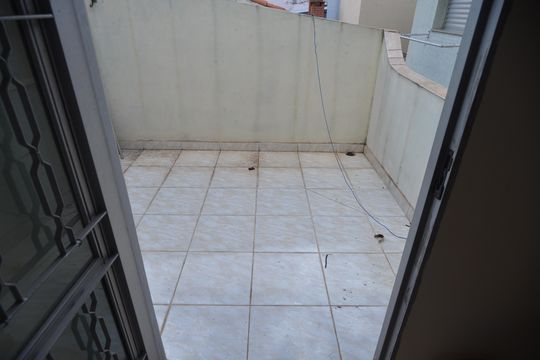 Sacada de casa à venda com 3 quartos, 225m² em Vila Scarpelli, Santo André
