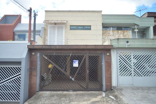 Fachada de casa à venda com 3 quartos, 225m² em Vila Scarpelli, Santo André