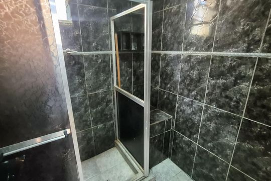 Banheiro  de apartamento à venda com 2 quartos, 53m² em Bonsucesso, Rio de Janeiro