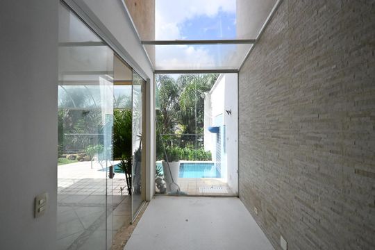 Área externa de casa de condomínio para alugar com 3 quartos, 550m² em Jardim Morumbi, São Paulo