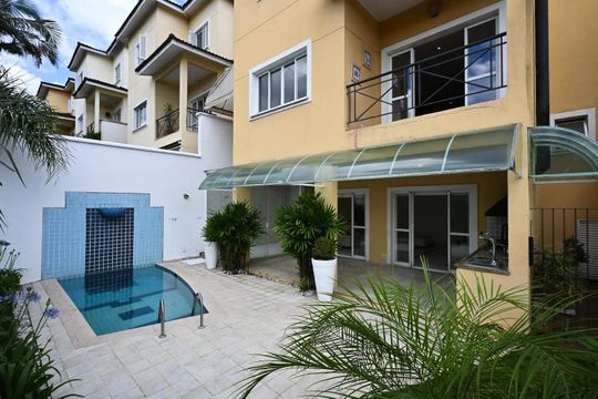 Fachada Posterior de casa de condomínio para alugar com 3 quartos, 550m² em Jardim Morumbi, São Paulo