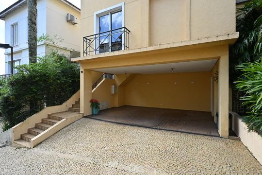 Garagem de casa de condomínio para alugar com 3 quartos, 550m² em Jardim Morumbi, São Paulo