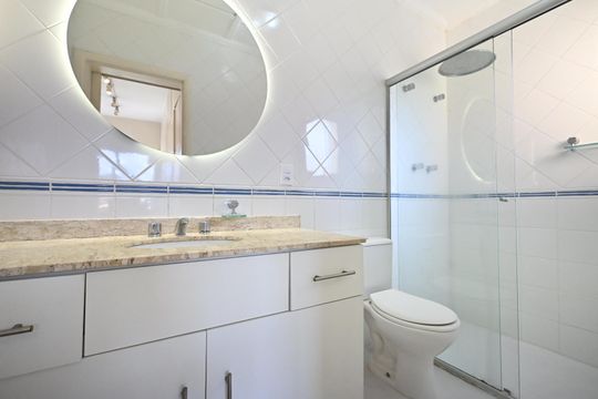 Banheiro 1 da Suíte  de casa de condomínio para alugar com 3 quartos, 550m² em Jardim Morumbi, São Paulo
