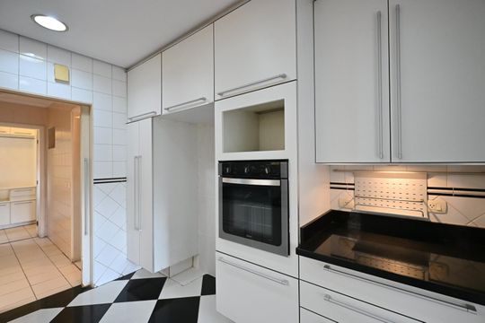 Cozinha de casa de condomínio para alugar com 3 quartos, 550m² em Jardim Morumbi, São Paulo