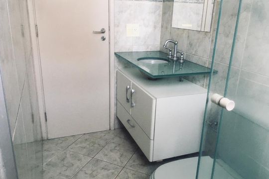 Banheiro de apartamento para alugar com 2 quartos, 75m² em Vila Romana, São Paulo