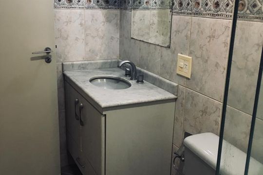 Banheiro de apartamento para alugar com 2 quartos, 75m² em Vila Romana, São Paulo