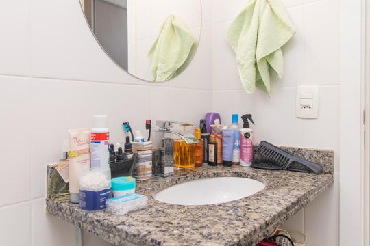Banheiro do Quarto de apartamento à venda com 1 quarto, 49m² em Santo Antônio, Porto Alegre