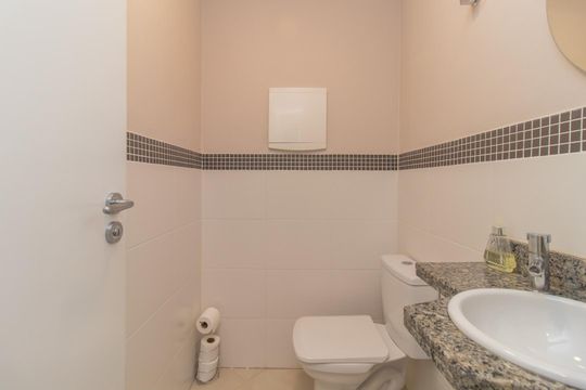 Lavabo de apartamento à venda com 1 quarto, 49m² em Santo Antônio, Porto Alegre