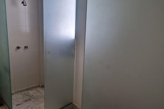 Banheiro de apartamento à venda com 1 quarto, 97m² em Jardim Botânico, Rio de Janeiro