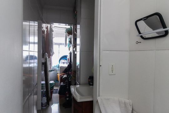 Banheiro de apartamento para alugar com 1 quarto, 60m² em Conjunto Residencial José Bonifácio, São Paulo
