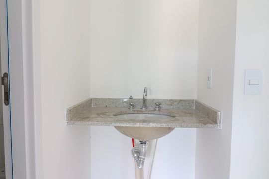 Banheiro de apartamento à venda com 2 quartos, 50m² em Santo Amaro, São Paulo