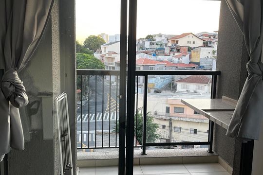 Varanda de kitnet/studio para alugar com 1 quarto, 39m² em Km 18, Osasco