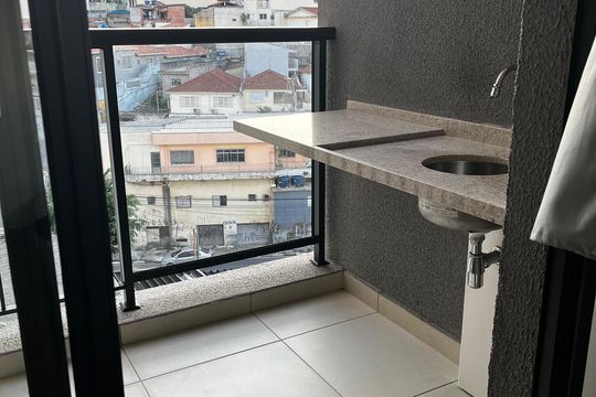 Varanda de kitnet/studio para alugar com 1 quarto, 39m² em Km 18, Osasco